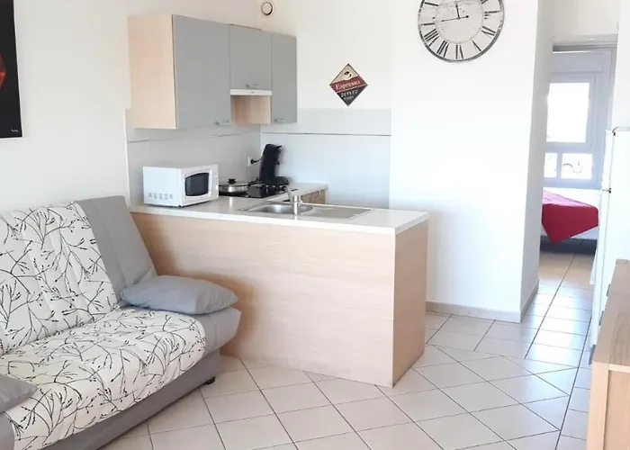 Village Naturiste Electra אגדה